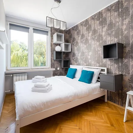 Metro Slodowiec Charming By Bookinghost 바르샤바