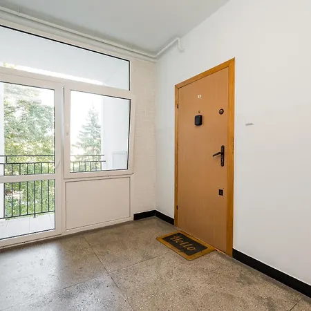 Metro Slodowiec Charming By Bookinghost *