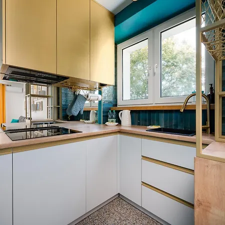 Metro Slodowiec Charming By Bookinghost 바르샤바