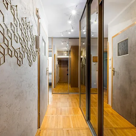 아파트 Metro Slodowiec Charming By Bookinghost