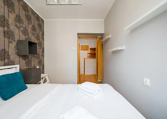 Metro Slodowiec Charming By Bookinghost