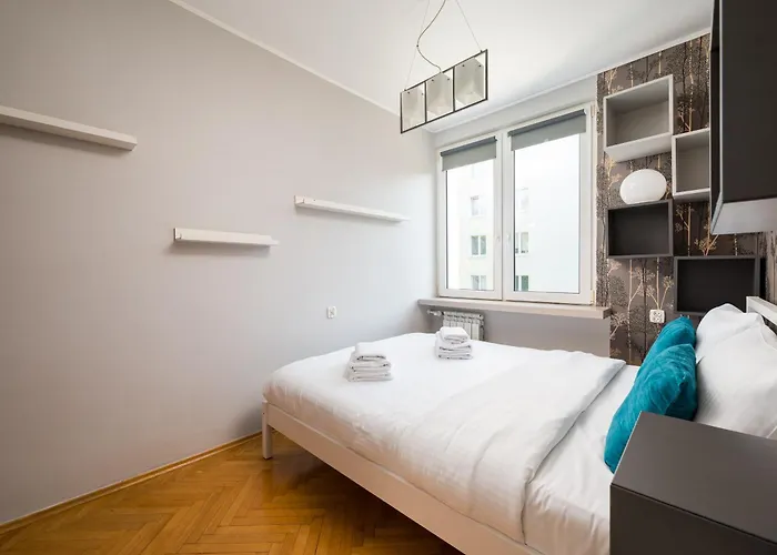 Metro Slodowiec Charming By Bookinghost