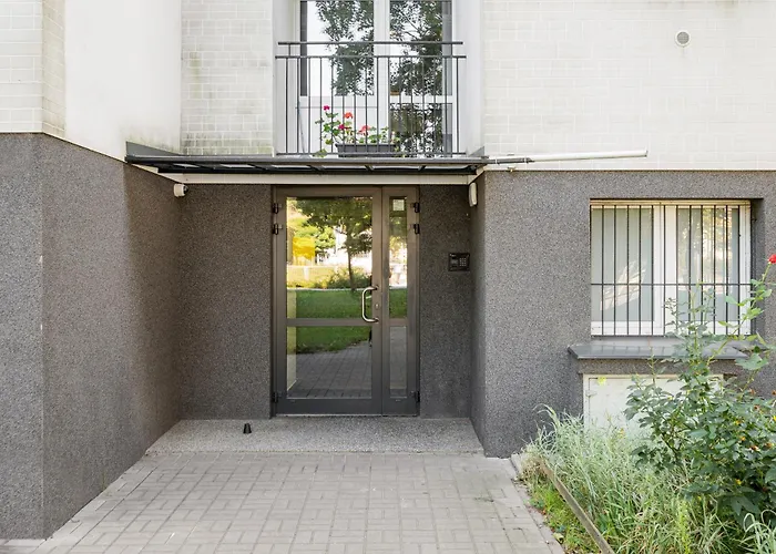 Metro Slodowiec Charming By Bookinghost *