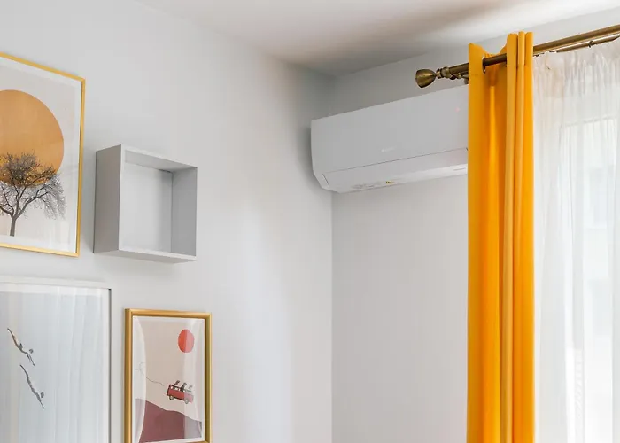 Apartment Metro Slodowiec Charming By Bookinghost