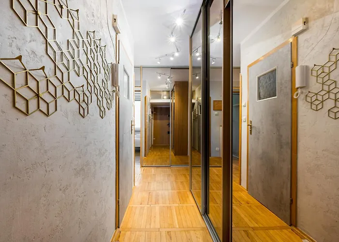 Apartment Metro Slodowiec Charming By Bookinghost