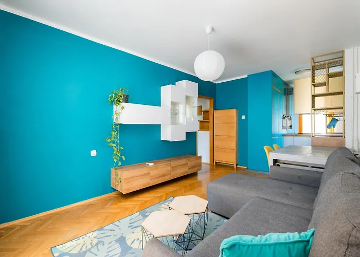 Metro Słodowiec Charming By Bookinghost * Warszawa