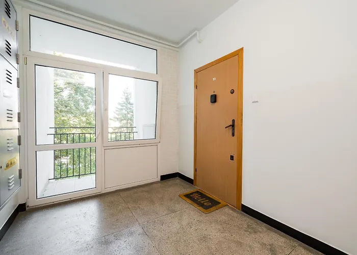 Metro Słodowiec Charming By Bookinghost *